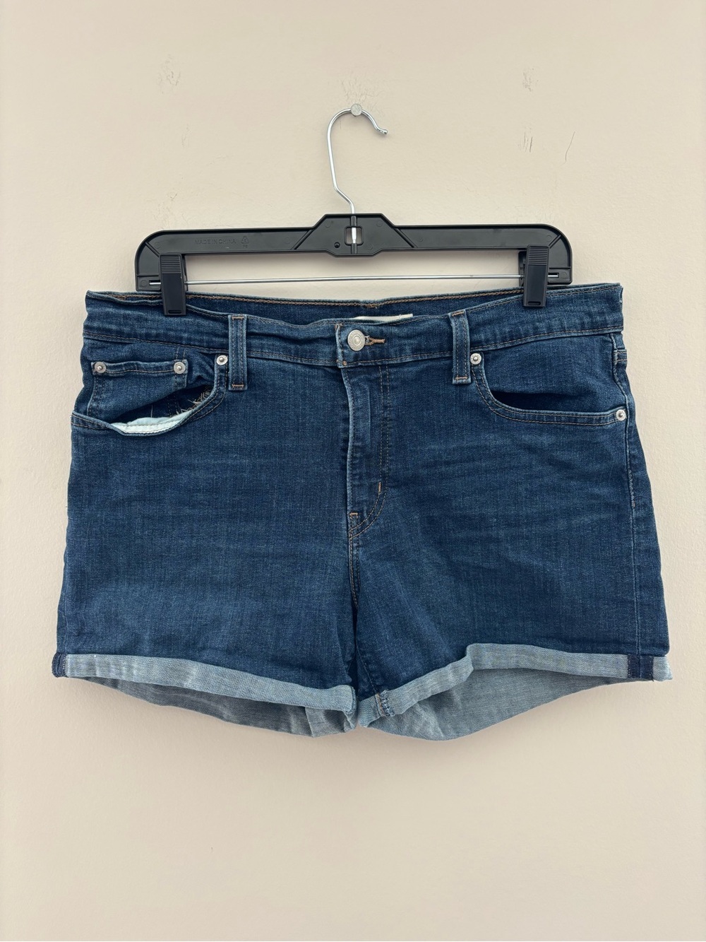 Levi Strauss & Co Dark Wash Denim Shorts Rolled Cuff Women's Size 32